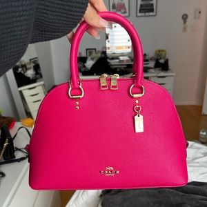 Pink, Coach bag with strap. 2022 collection. With gold detailing